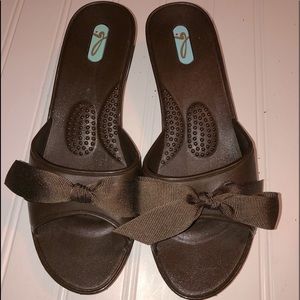 Okabee ladies 8 brown slip on sandals made in USA